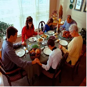 Thanksgiving dinner family pin rayer