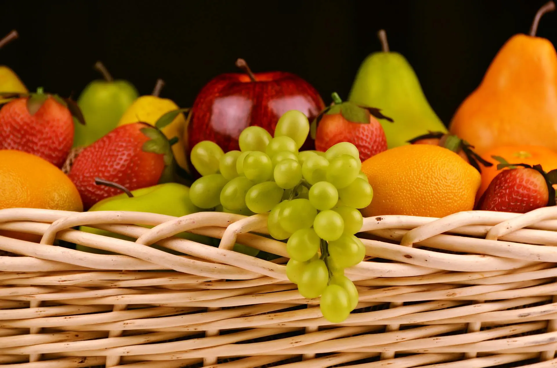fruits high in fiber in basket