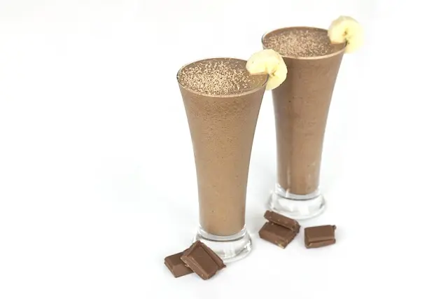 instant breakfast chocolate smoothie