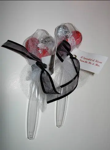 wedding favor spoonful of kisses